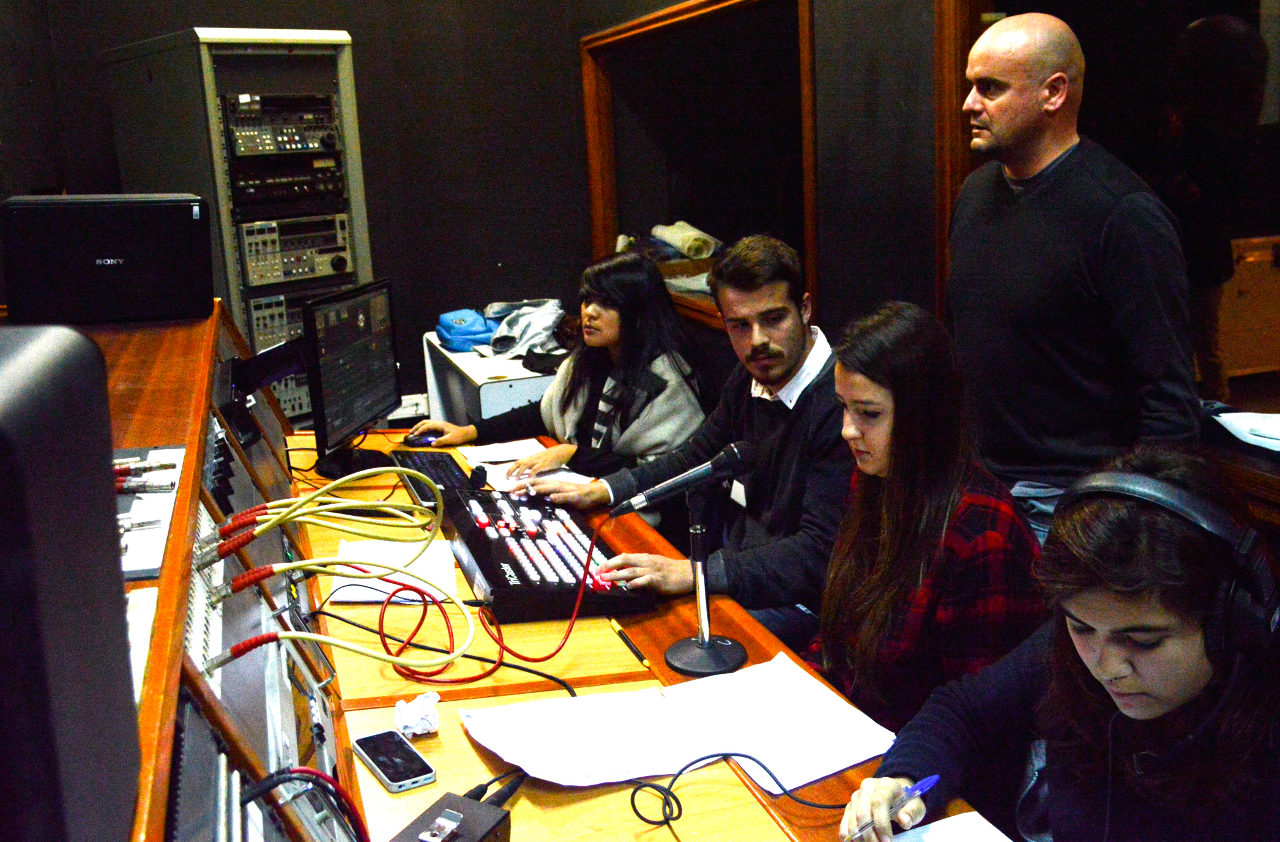 Escuela de Imagen y Sonido de Vigo EISV. Trabajo de alumnos de producción de audiovisuales. Programa de TV en directo, Vigo Debate 3